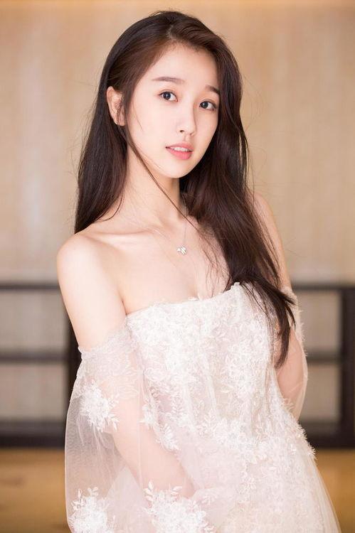 娱乐圈吃瓜所虞书欣早期清冷感,娱乐圈的冰山美人蜕变记