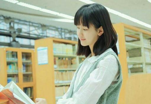 娱乐吃瓜酱高冷学长,高冷学长与娱乐吃瓜酱的甜蜜碰撞